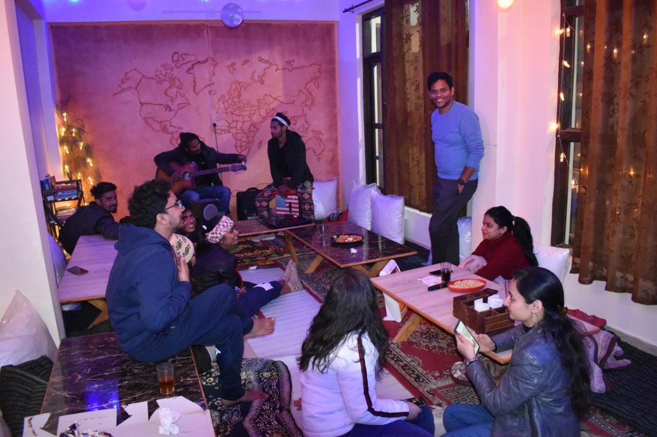 Hostel Who Needs Map Mcleodganj แมคลอยด์กันจ์ ภายนอก รูปภาพ
