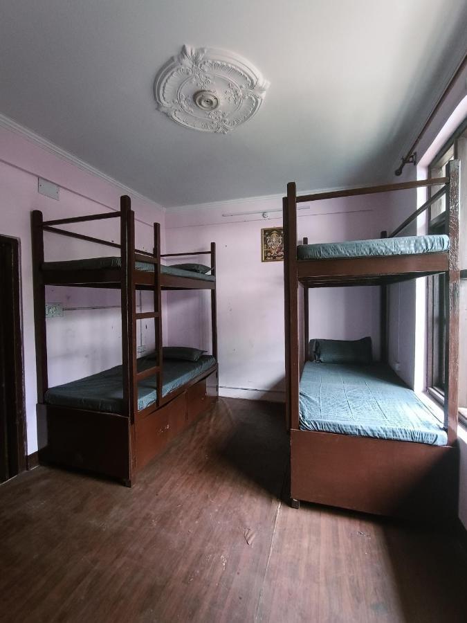Hostel Who Needs Map Mcleodganj แมคลอยด์กันจ์ ภายนอก รูปภาพ